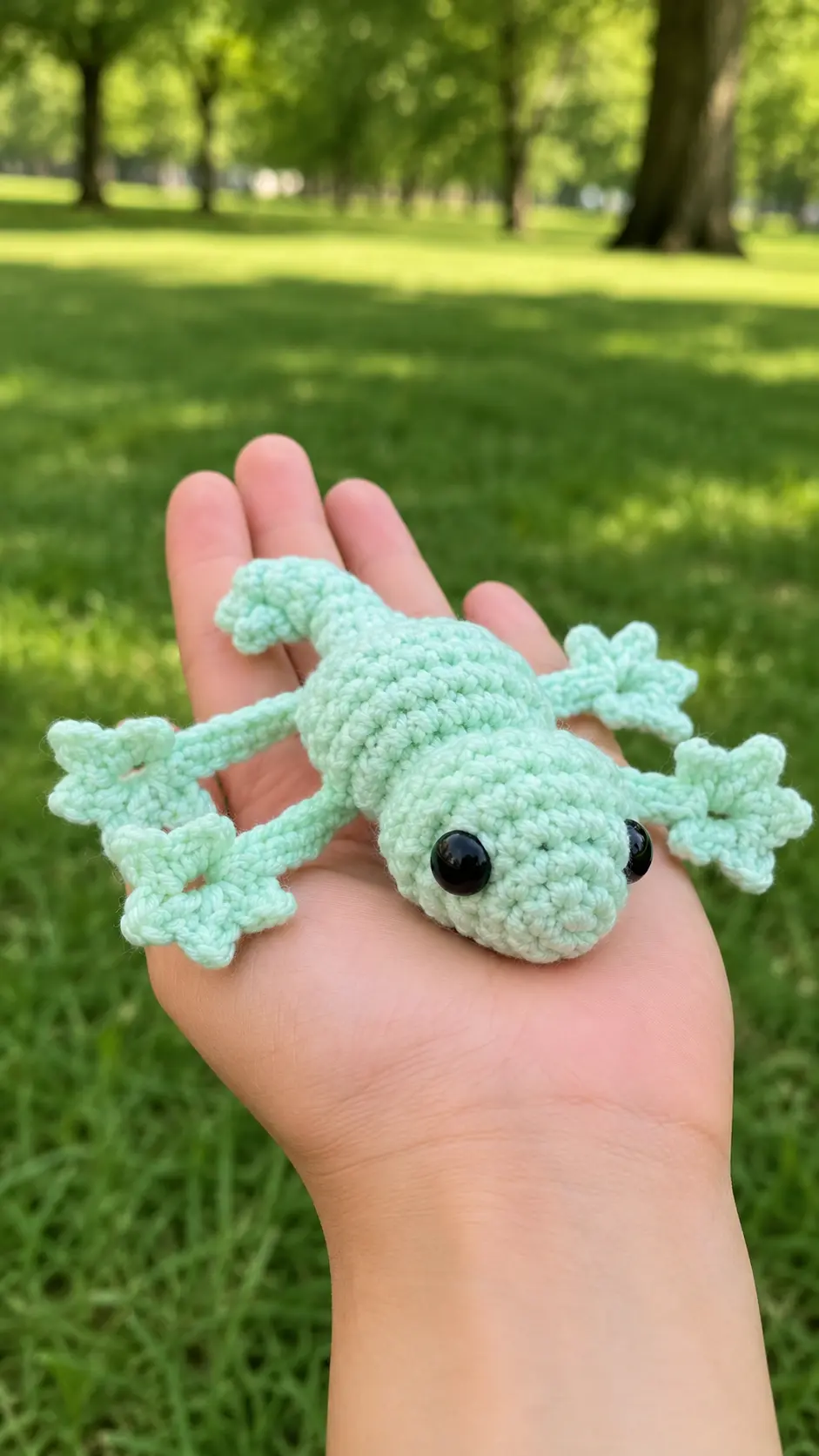 Crochet Twinkletoes the Tiny Gecko
