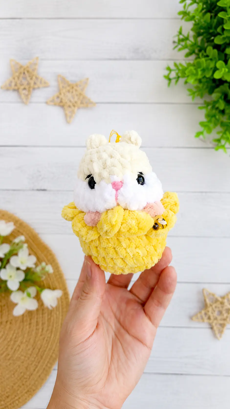 Free Amigurumi Pattern Little Hamster in a Flower