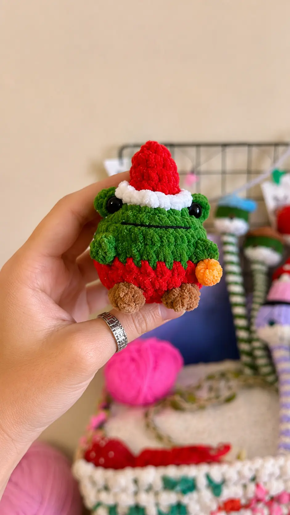 Free Crochet Pattern Cute Frog in Santa Hat